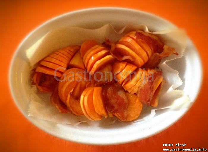 Batat sa slaninom Batat sa slaninom