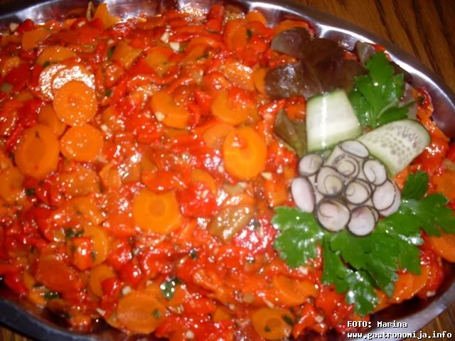 Posna salata od paprika i šargarepe