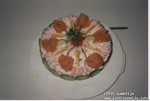 torta s rakovima i lososom