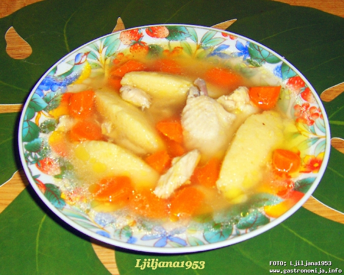 Pileca supa sa griz-knedlama 