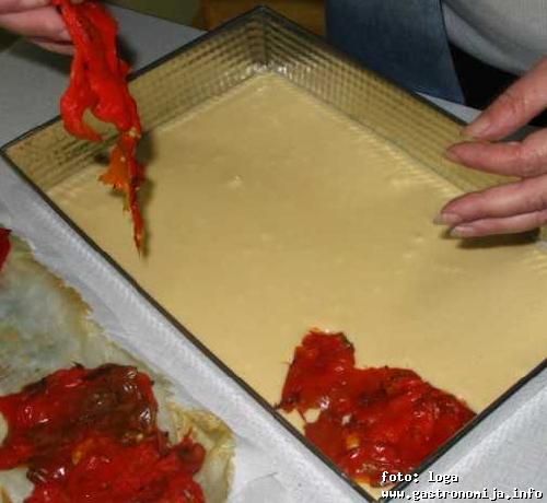 Slani rolat sa pečenim paprikama